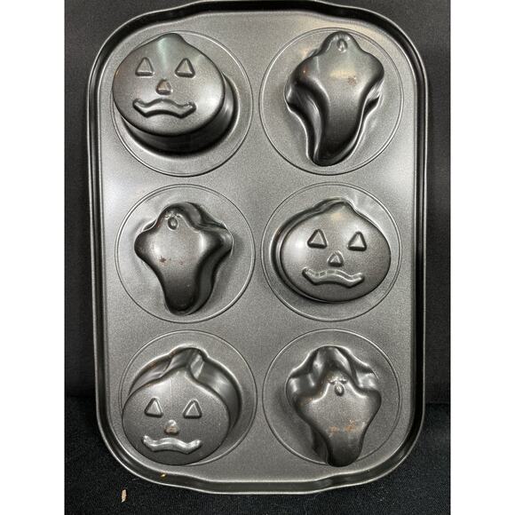 Halloween Baking Bundel, Wilton Pumpkin Cake Pan & Measuring Cups, Mini Pan - Picture 5 of 8